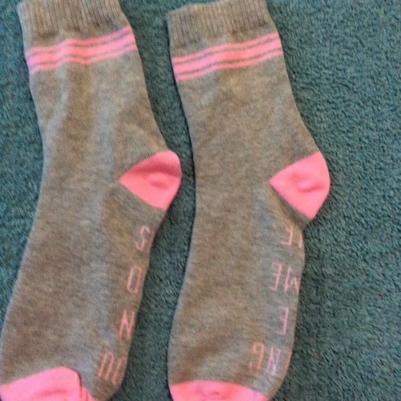 NWOT Pink & Gray “Bring Me Wine” Graphic Socks - Picture 2 of 2